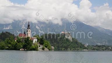 在春天流血。 热门旅游和旅游目的地.. 美丽的布莱德湖在朱利安阿尔卑斯山，斯洛文尼亚，上卡尼奥兰。 查看ov